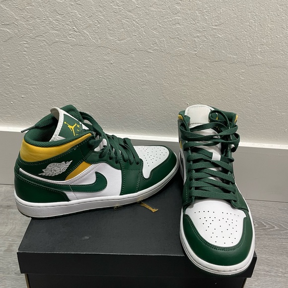 Jordan 1 Mid Sonics